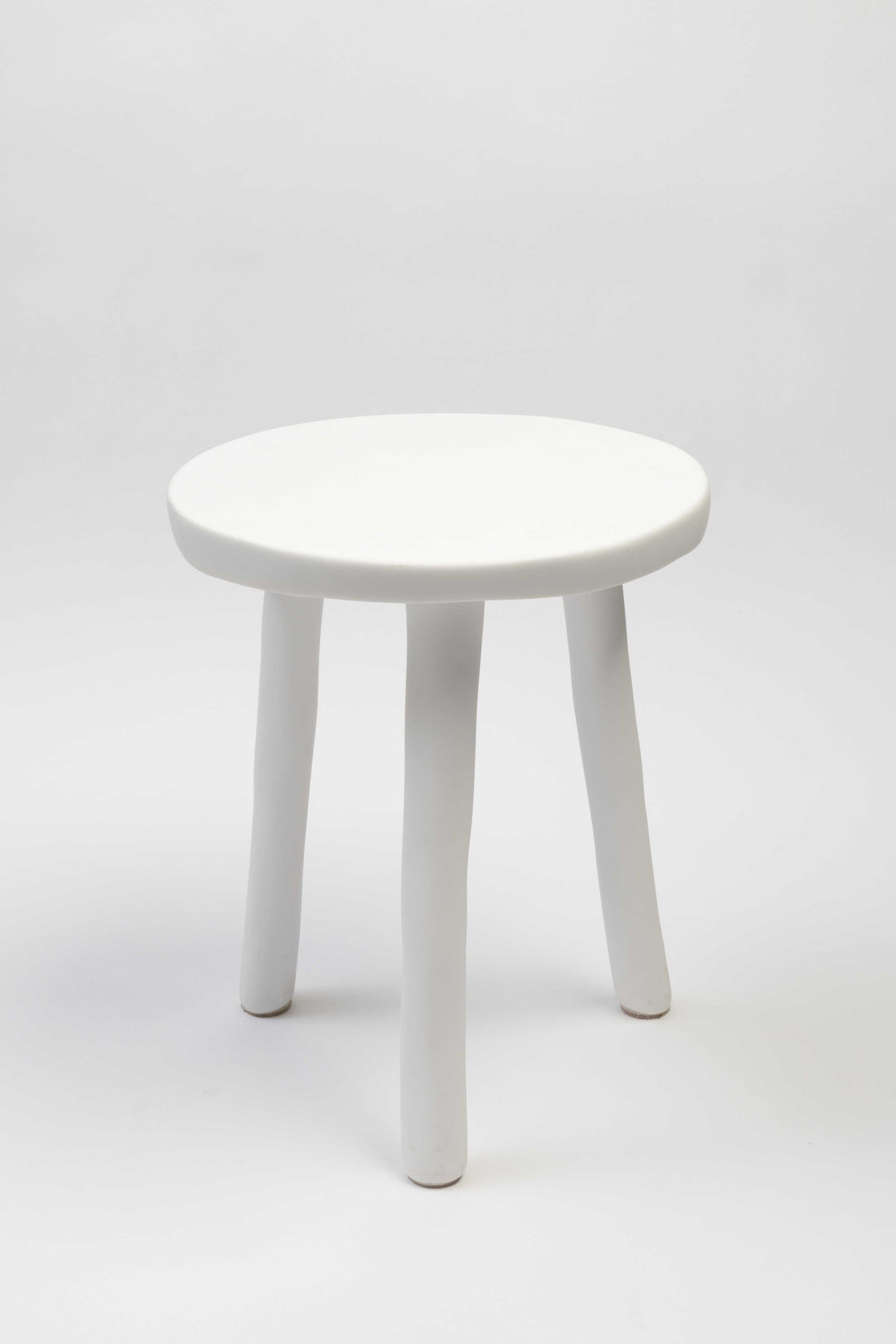 WHITE RESIN SIDE TABLE 18"