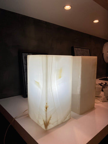 ONYX STONE TABLE LAMP